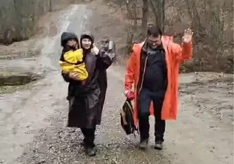 Mama copilului din județul Botoșani care a supravieţuit o noapte întreagă în pădure: „O mobilizare extraordinară, vă mulțumim din inimă”