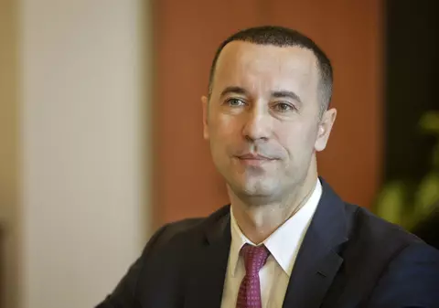 Iulian Dumitrescu respinge acuzațiile conform cărora ziariștii critici au fost sechestraţi: o jurnalistă s-a închis cu cheia în Palatul Administrativ