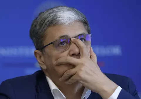 Deficitul bugetar a crescut la 3,24% din PIB în primele patru luni, dublu faţă de anul trecut