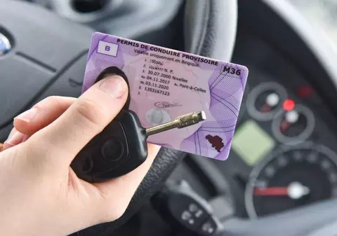 Un român și-a cumpărat de pe Facebook permis de conducere și a fost prins în Belgia: „Mă bucur că m-a oprit Poliția!”