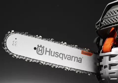 Cum se realizează îngrijirea pieselor de drujbă Husqvarna implicate efectiv în tăiere?