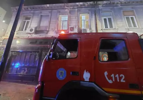 Incendiu în Centrul Vechi din Bucureşti. Au fost trimise cinci autospeciale de stingere