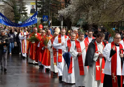 Procesiune de Floriile romano-catolice, duminică în Capitală. Sunt anunţate restricţii de circulaţie
