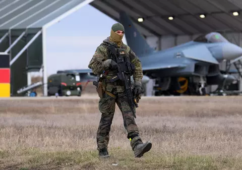 Parlament: Forţa de răspuns a NATO poate intra, staţiona sau tranzita România „în cazul unei crize majore de securitate”