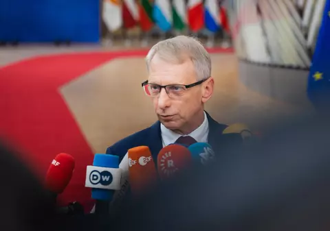 „Rotativă" la Sofia. Demisia premierului Denkov riscă să arunce în aer coaliția de guvernare din Bulgaria