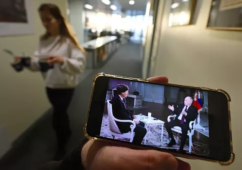 Școlile din Rusia și-au pus elevii să dea un test la istorie bazat pe interviul acordat de Putin lui Tucker Carlson. „Nu toată lumea va primi răspunsuri de la președinte"