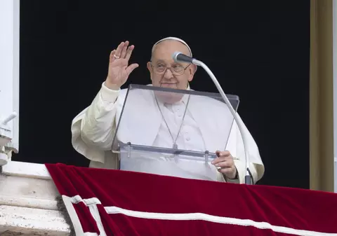 „Rușinos” și „de neînțeles”. Papa Francisc, aspru criticat după ce a spus că Ucraina ar trebui să „ridice steagul alb” al negocierilor cu Rusia