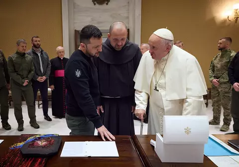 Vaticanul revine cu explicații după controversa stârnită de Papa Francisc care a îndemnat Ucraina să ridice „steagul alb”