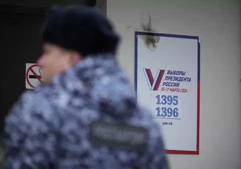 FSB a prins trei tineri care plănuiau să incendieze cu cocktailuri Molotov un sediu de campanie al lui Vladimir Putin, scrie presa rusă independentă