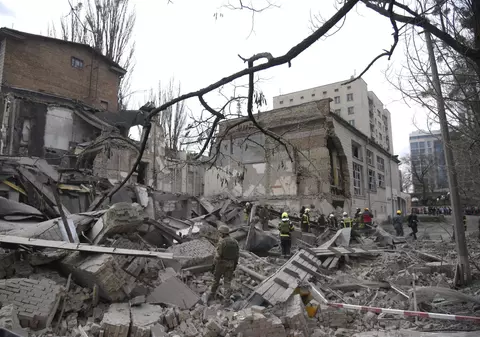 Război în Ucraina, ziua 761 | Rușii au lansat peste 1.000 de bombe, drone și rachete doar în ultima săptămână, acuză Kievul