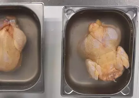 Pui cu salmonella, provenit din Polonia, Ungaria, dar şi din România, retras de pe piaţă. Precizările ANPC în scandalul „puiul vopsit”