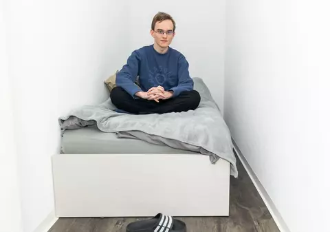 Un student român din Amsterdam plătește peste 1.000 de euro chirie pentru o garsonieră de 27 mp: „Nu am mai ieșit în oraș de câteva luni”