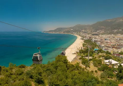 O soluție nonconformistă pentru situații stresante: rezervă un sejur în Antalya!