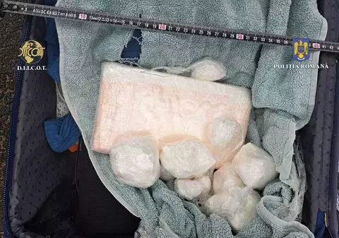 Un bărbat a fost prins în Dâmbovița cu peste 15 kilograme de droguri de risc și mare risc în mașină