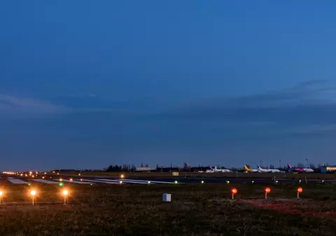 Avion cu 124 de pasageri la bord, aterizare de urgență pe aeroportul din Timișoara, după o amenințare falsă cu bombă