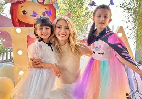Andreea Bălan, despre cum se împarte între carieră și viața de mamă a două fete: „Nu am avut timp să le iau de la grădiniță. Bunica ține casa”