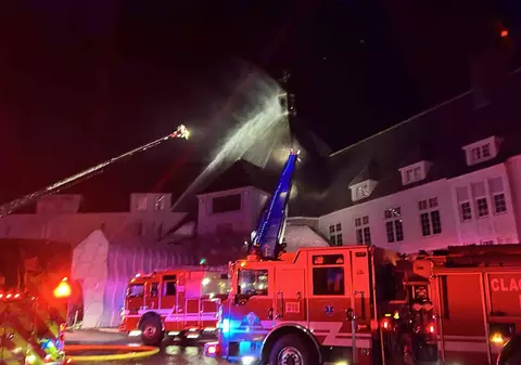 Hotelul din Oregon care apare în filmul horror „Strălucirea” a luat foc. Pompierii au stins incendiul