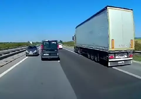 Șofer căutat de Poliție, după ce a fost filmat circulând pe contrasens, pe A1, în Argeș. A fost la un pas să se izbească de un microbuz. VIDEO