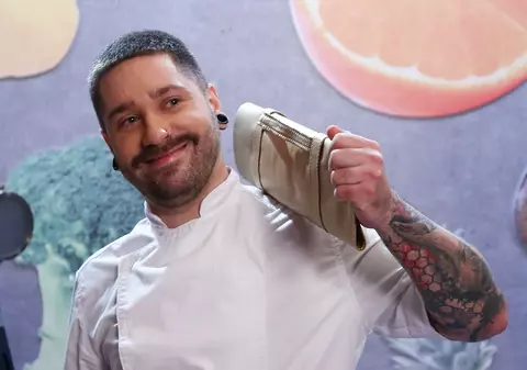 Cine e Alexandru Săbădeanu, care a primit cuțitul de aur la „Chefi la cuțite” de la Orlando Zaharia.  „Am început să gătesc în timpul facultății”