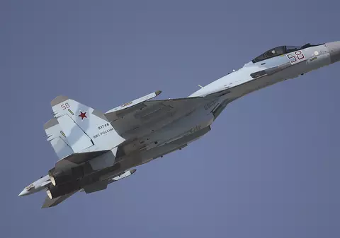 Rusia furnizează Iranului avioane de luptă Suhoi-35, anunță presa de la Teheran