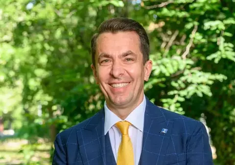 Cristian Pascu, „hairstylistul vedetelor”, susține că a fost demis de la ONJN „din cauza presei” și spune că a fost „linșat”