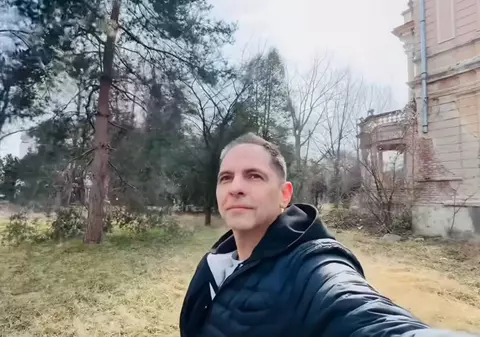 Dan Negru a filmat într-una dintre cele mai frumoase și mai degradate clădiri din țară: „Am făcut o infracțiune”. VIDEO