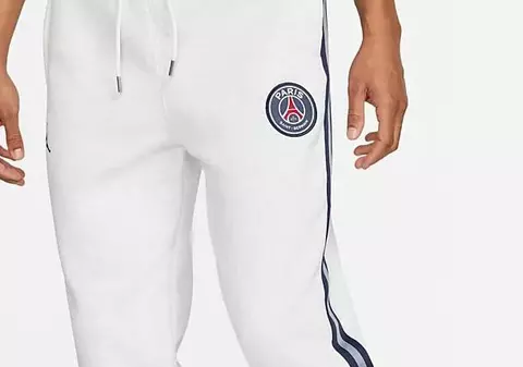 Adidas a dat în judecată Nike și a adus un manechin și mai multe haine la tribunal. Motivul litigiului