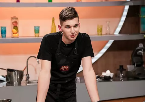„Chefi la cuțite”, 8 aprilie. Cine este Andrei Olaru, concurentul de doar 17 ani care vrea să îi impresioneze pe jurați