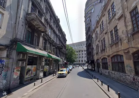 Femeie atacată cu un cuțit aproape de Centrul Vechi din București, lângă Banca Națională