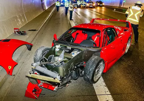 Un Ferrari rar de 3 milioane de euro a fost distrus de un angajat al unui dealer de mașini de lux, în drum spre o expoziție, în Germania