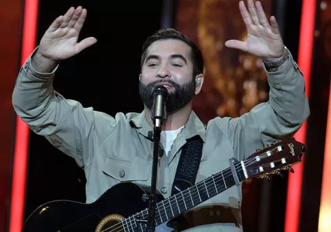 Cântărețul francez Kendji Girac, vedetă a emisiunii The Voice, s-a împușcat în piept, din greșeală, și a fost dus în stare gravă la spital