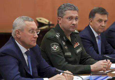 O a treia persoană a fost reținută în dosarul șefului din Apărare rus acuzat de luare de mită
