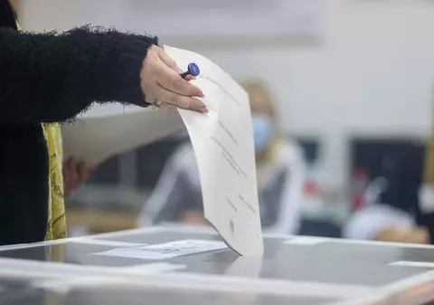 Românii din străinătate se pot înregistra online pentru alegerile prezidențiale și parlamentare