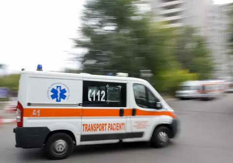 Copil de 6 ani din Bihor, în stare gravă după ce o poartă de fotbal a căzut peste el în timp ce se juca