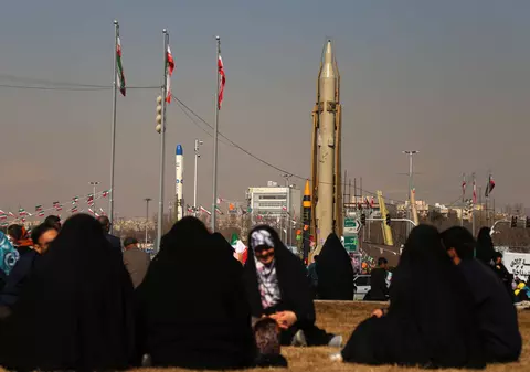 Cheltuielile militare globale au ajuns la un nivel record, pe fondul războaielor, tensiunilor în creștere și insecurității - Raport