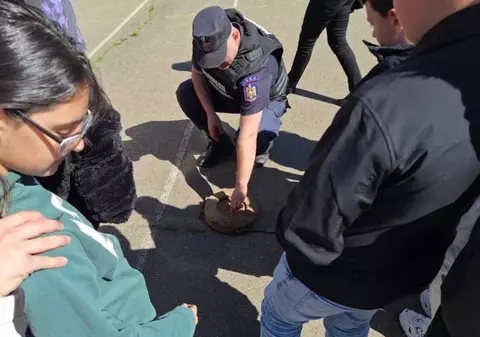 Un elev din Iaşi a mers la şcoală cu un stabilizator de bombă