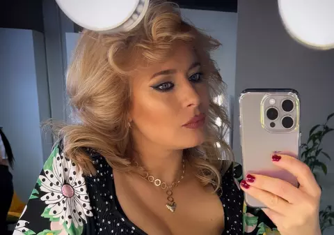 Laura Cosoi a atras toate privirile cu o rochie care a costat 50 de lei: „Am prins-o la reducere”. Actrița e însărcinată în 8 luni