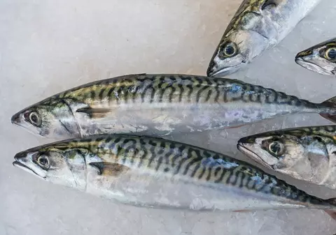 O fetiță de 4 ani și bunica ei au murit, în Călărași, după ce au mâncat macrou congelat de la magazinul din sat, susține familia