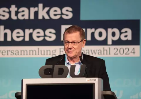 Eurodeputatul german renunţă la postul de comisar european plătit cu peste 18.000 de euro ca să nu compromită candidatura Ursulei von der Leyen