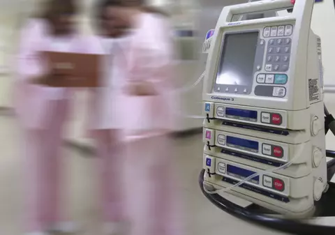 Doi medici de la un spital din Bucureşti, trimişi în judecată. Sunt acuzați că au falsificat diagnosticul unei paciente cu COVID