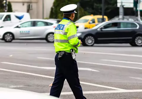 Polițistul din Ploiești recunoaște că a chemat-o acasă pe femeia care-l acuză de viol și a făcut sex cu ea, dar susţine că totul a fost consimţit