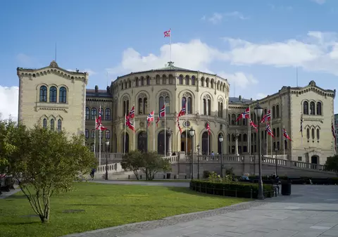 Amenințare cu bombă la Parlamentul Norvegiei. Clădirea a fost evacuată