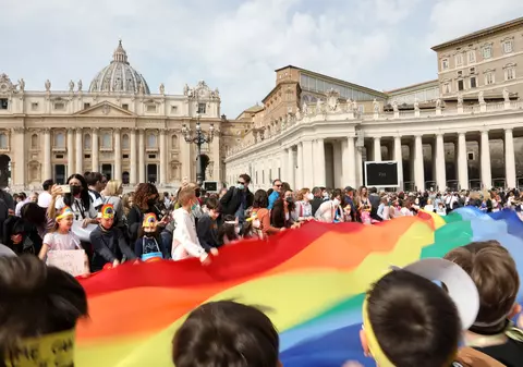 Vaticanul se opune incriminării homosexualității, afirmă un cardinal de rang înalt