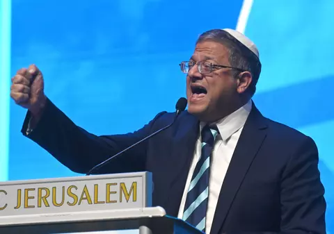 Avalanșă de critici, după ce un ministru al lui Netanyahu a sugerat, cu o înjurătură, că Israelul a efectuat atacul din Iran: „Piromanul naţional”