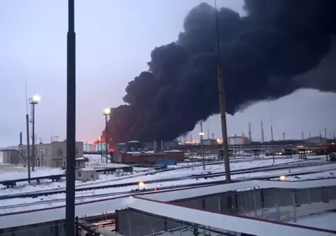 Zelenski a fost „iritat" de solicitarea SUA ca Ucraina să nu atace rafinăriile rusești de petrol și a respins-o, dezvăluie presa americană