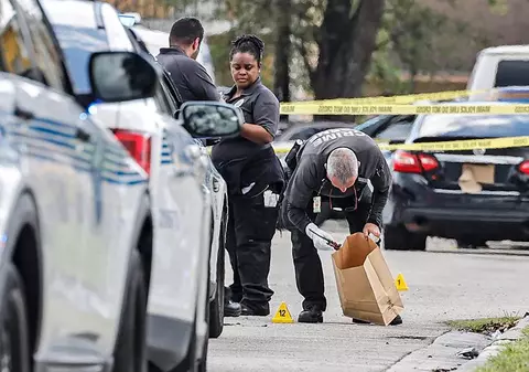 Un mort și șapte răniți după un schimb de focuri la Miami între un bărbat și polițiști. Suspectul a fost și el împușcat mortal