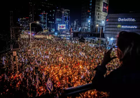 În ziua în care mii de israelieni au protestat față de politica sa, Benjamin Netanyahu a fost operat de hernie