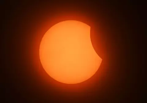 Imagini cu eclipsa totală de Soare, urmărită de milioane de oameni. FOTO