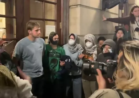 O clădire a Universităţii Columbia, ocupată de manifestanţi pro-palestinieni: „Clădire eliberată în onoarea lui Hind, un copil ucis în Gaza". VIDEO