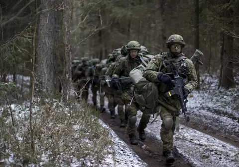 Vecinii Rusiei îi îndeamnă pe aliații din NATO să reintroducă serviciul militar obligatoriu: „Ne-am pierdut libertatea o dată”